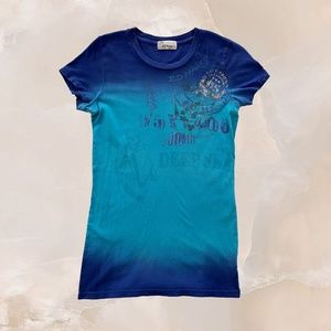 ED HARDY Blue Gradient "Sailor's Grave Deep Sea" Baby Tee Y2K Women's Size Small